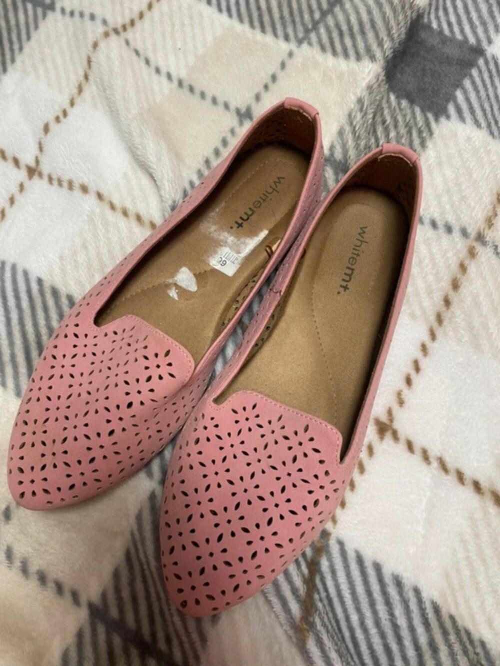 Size 7 pink shoes